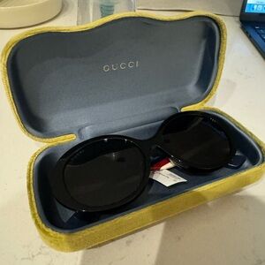 GUCCI NWT women’s sunglasses